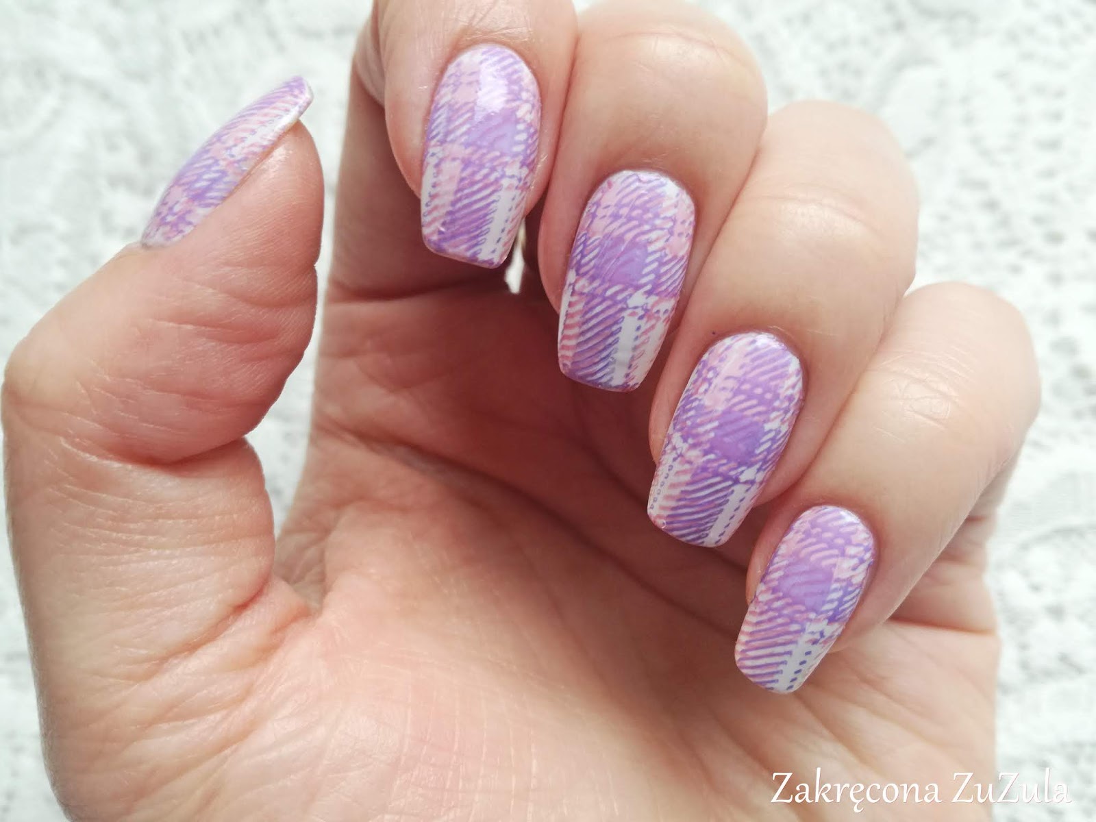 Lakierowa Bajka Zuzuli Kraciaste Paznokcie