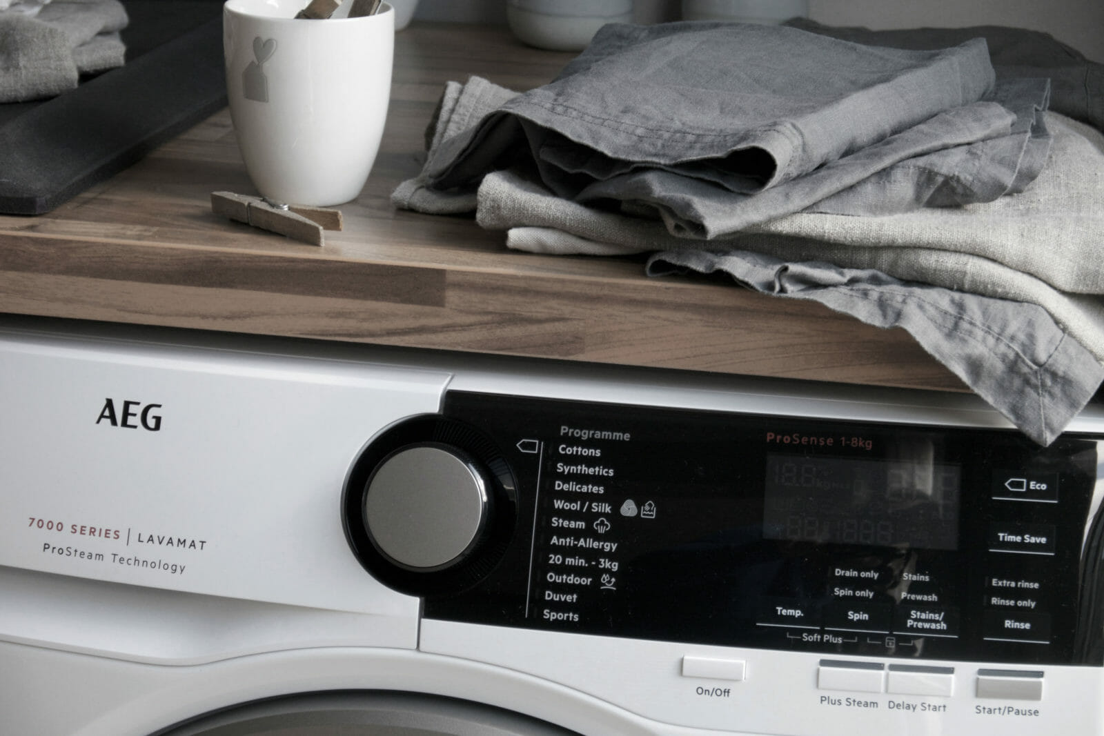 Aeg 7000 стиральные. АЕГ 7000 стиральная машина. AEG AMS 7000 U. Стиральная машина AEG 7000 Series Lavamat. Стиральная машина AEG 7000 Series l8feg49sr.