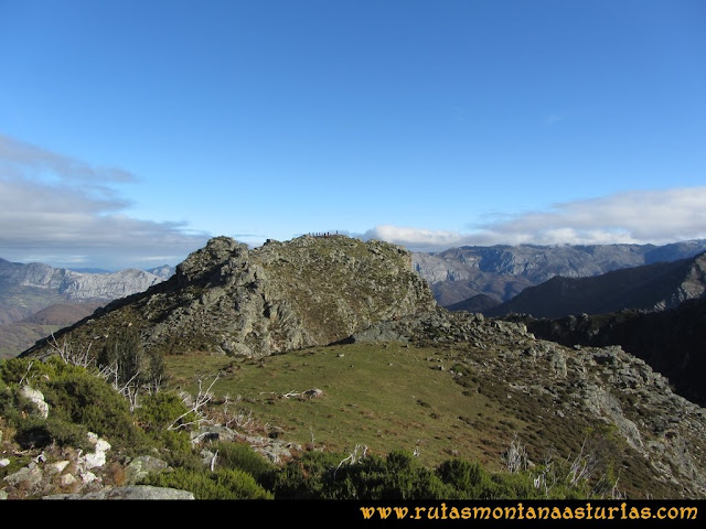 Ruta Tromeu y Braña Rebellón: Llegando a la cima de la Peña Tromeu