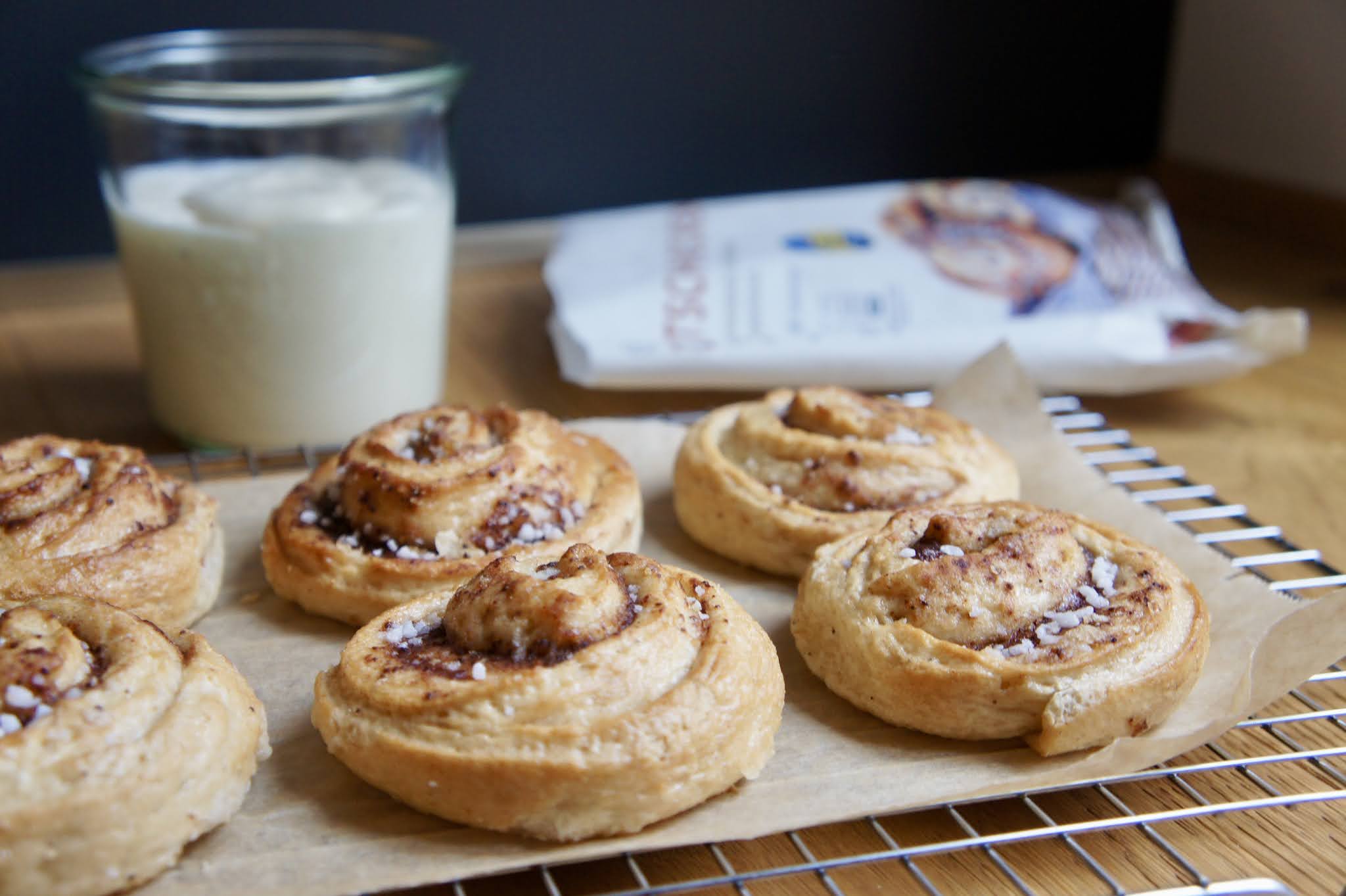 REZEPT FrischkäseFrosting (glutenfrei + vegan) mit Fria Zimtschnecken