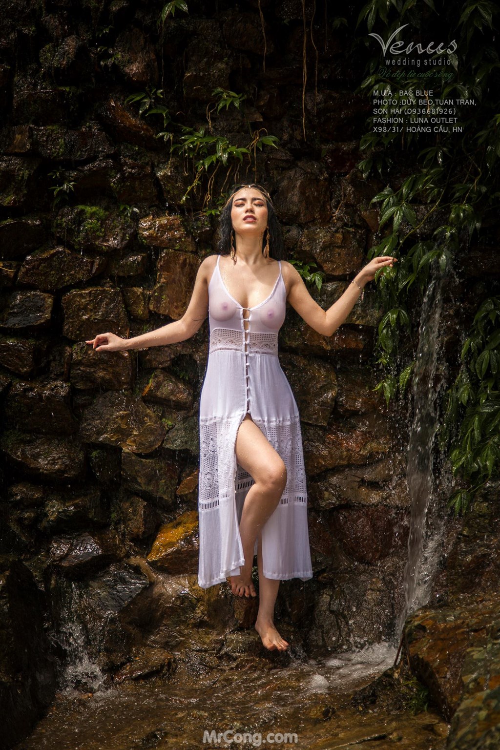 Linh Miu boldly let go of her chest in a set of photos taken under a waterfall photo 2-17