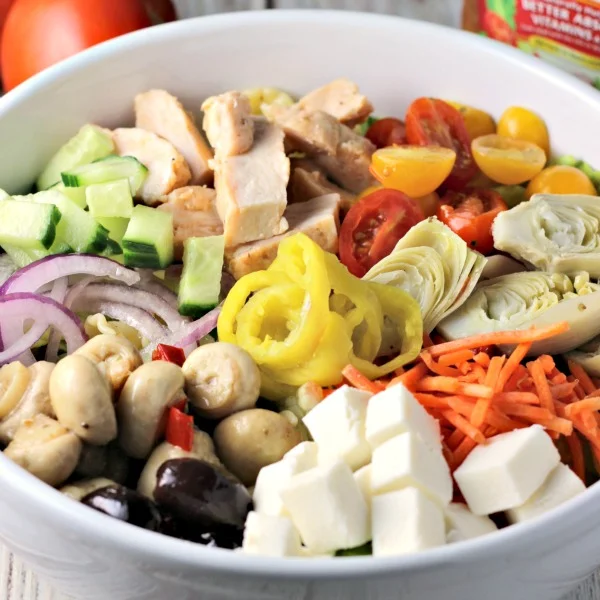 [ad] Italian Chicken Chopped Salad Bowls | by Renee's Kitchen Adventures - Quick and easy dinner solution recipe for a healthy meal with chicken, veggies and pasta #SimplySatisfyingSalads #EverydayEffortless