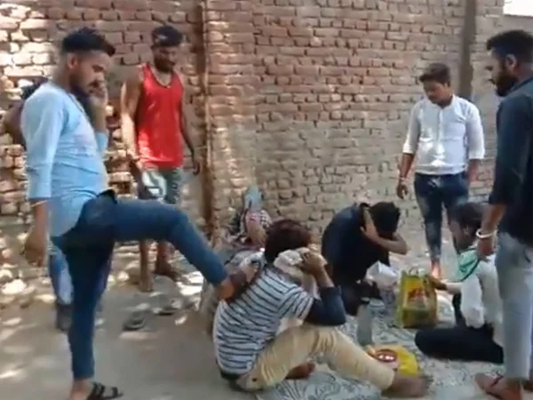 Mercilessly thrashed for 'eating meat near place of worship', labourers claim they were having vegetarian food, News, Religion, Trending, Video, Temple, Food, Social Network, attack, Police, Case, Crime, Criminal Case, National