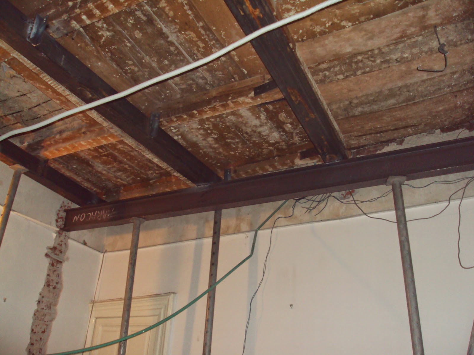 Arta creatie meserie prafuita: Consolidare plafon structura metalica si acoperire cu tavan fals