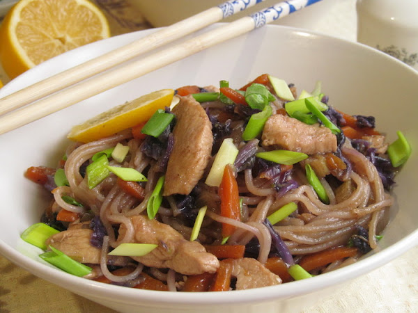 Фунчоза с курицей и овощами