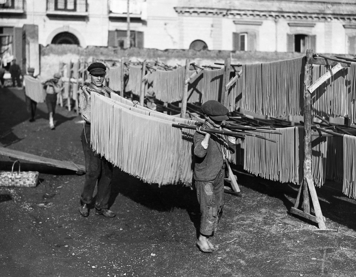 Inside Pasta Factories Amazing Photographs Show How Pasta Production