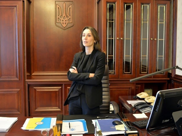 إيكا زغولادزي - أول امرأة تشغل منصبين في حكومتي بلدين مختلفين