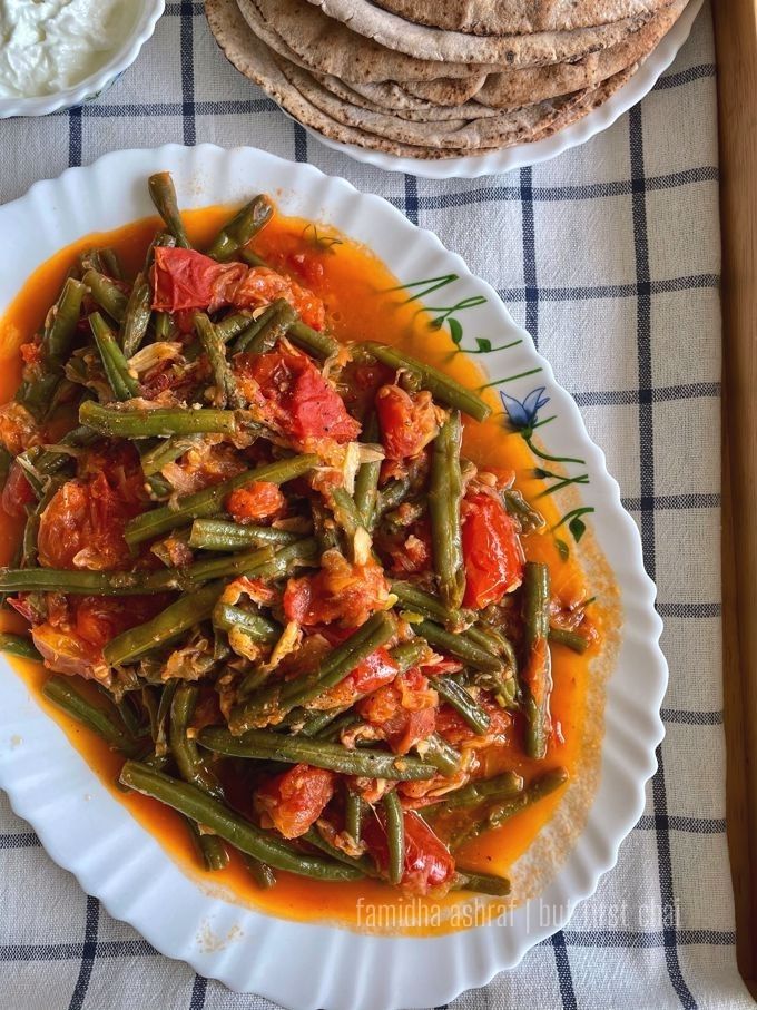 Lebanese Green Beans Stew with Tomatoes Loubieh bi Zeit