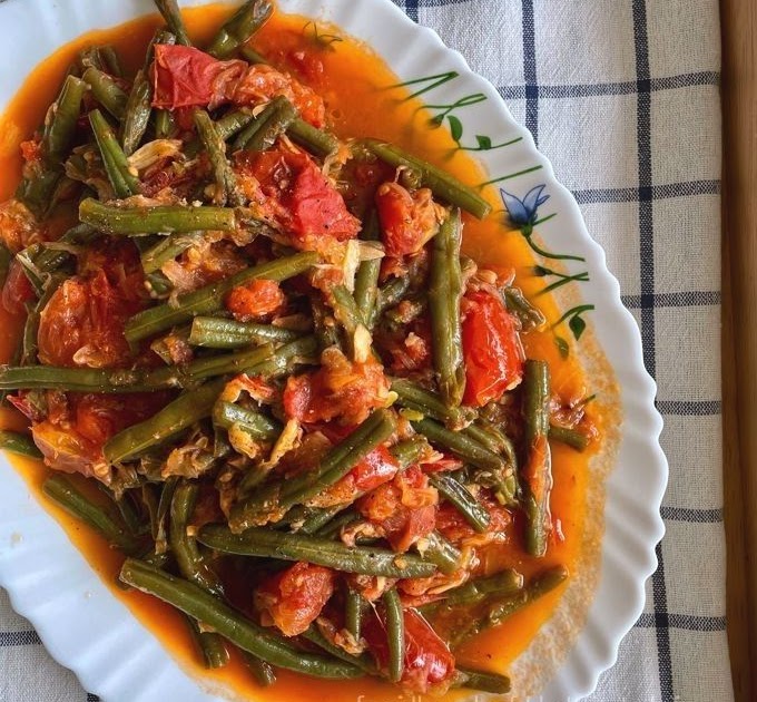 Lebanese Green Beans Stew with Tomatoes | Loubieh bi Zeit
