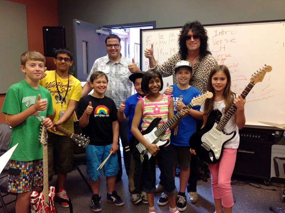 KISS LA BANDA MÀS CALIENTE DEL MUNDO TOMMY THAYER EN LONG MCQUADE