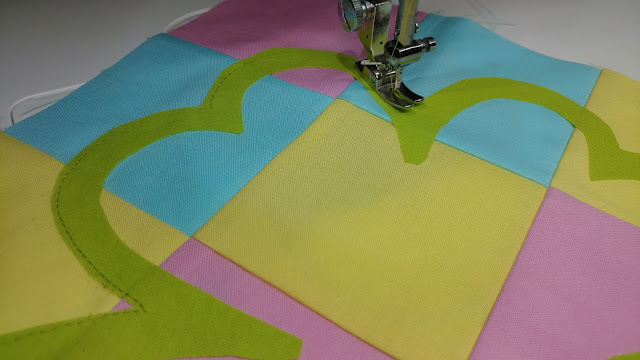 Free four-leaf clover quilt block pattern