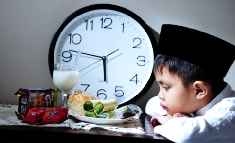 Hukum Memaksa Anak Berpuasa Ramadhan