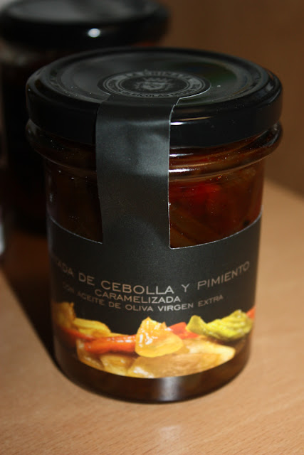  pincho de sobrasasa con huevo, pimiento y cebolla caramelizada 