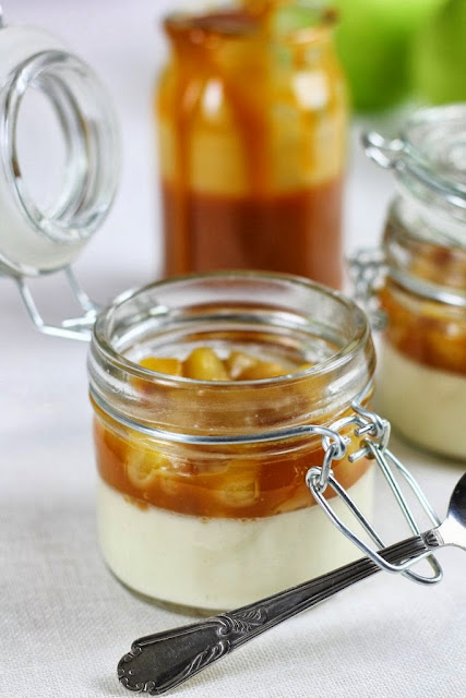 Formine e Mattarello: Panna cotta al mascarpone con mele e salsa mou