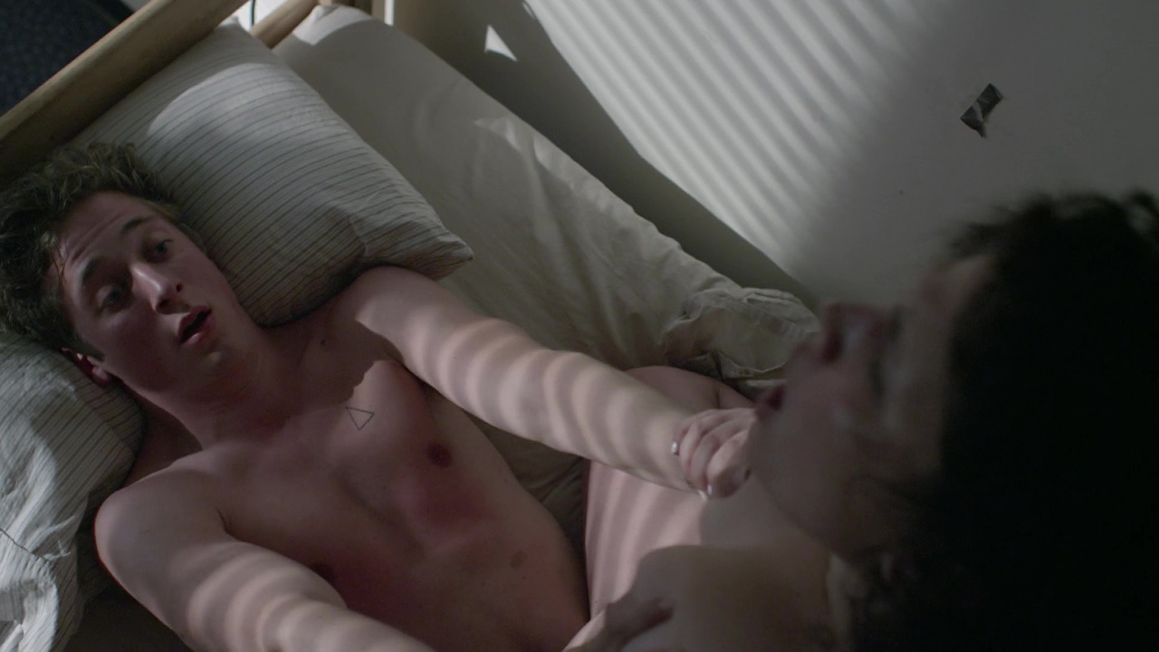 Jeremy Allen White shirtless in Shameless 4-02 "My Oldest Daughter&quo...