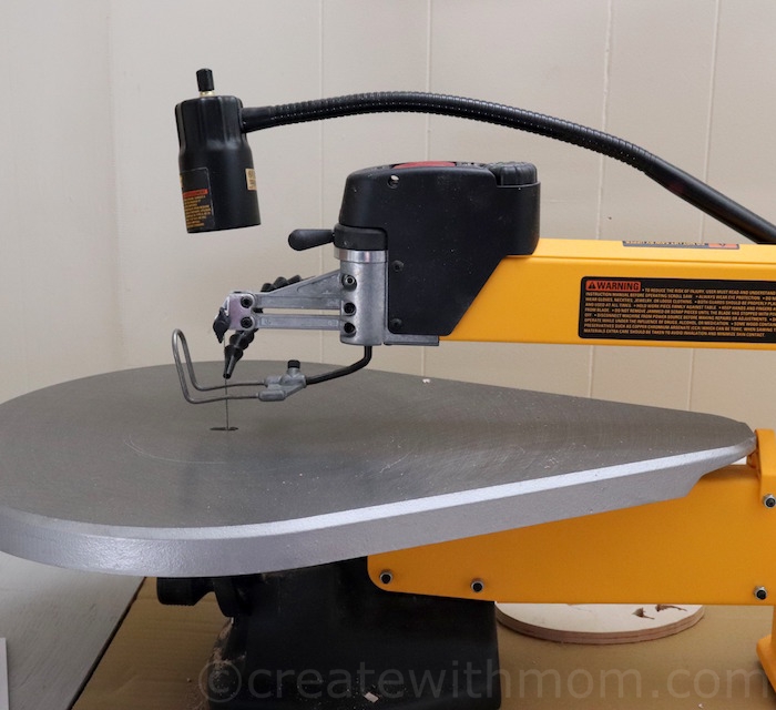 Create With Mom Creative Designs on Wood using the Dewalt DW788 20