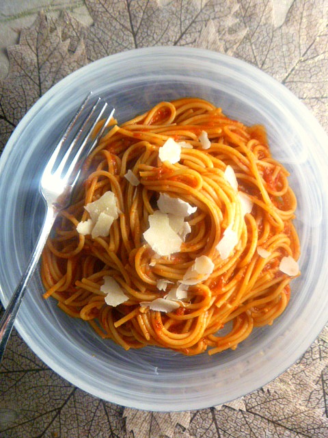 Get a delicious flavor packed meal on the table in no time with this comforting Instant Pot Spaghetti Marinara! - Slice of Southern