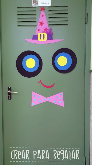puerta decorada bruja halloween