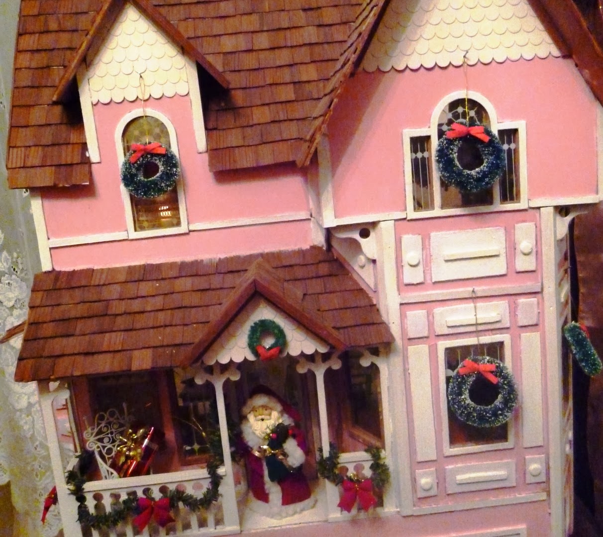 Writing Straight from the Heart Dollhouse Decorating