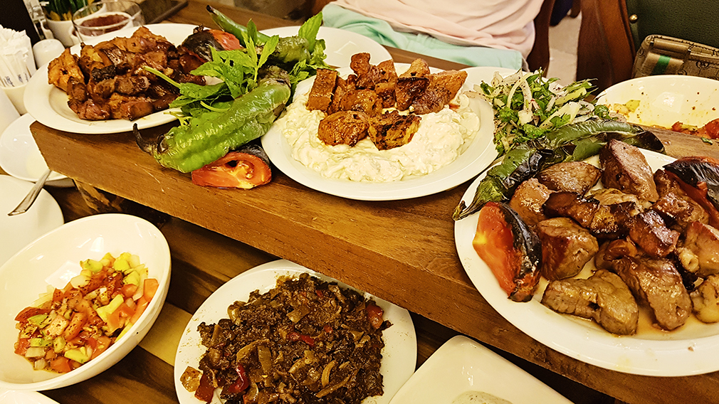 Tuğba Ölçer Blog! Gaziantep�te Nerede, Ne Yenir? (Kebap, katmer