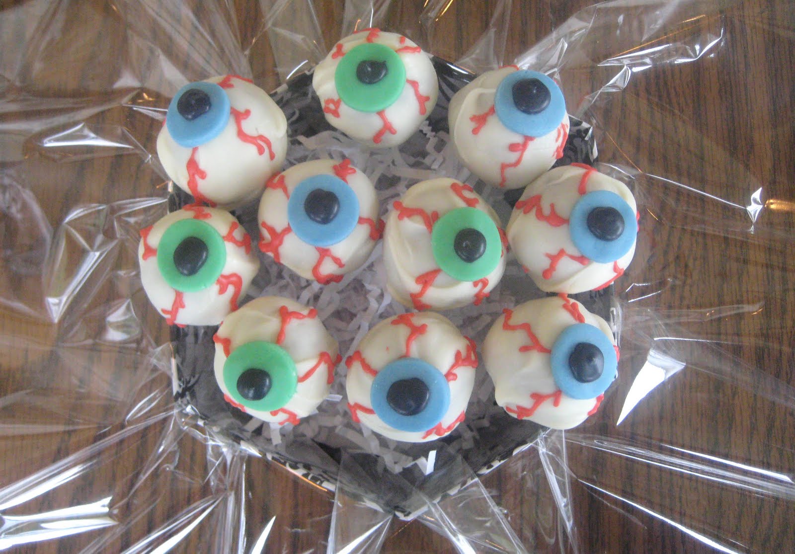Let's Get Caking! Creepy Eyeball Cake Pops