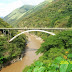 Sobre el rio cauca el emblemático puente Juan de la Cruz Posada