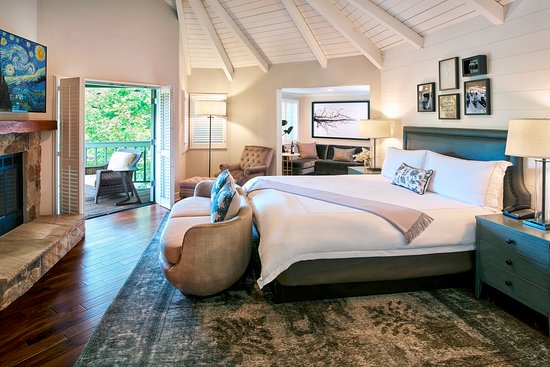 Vintage House is a luxury boutique hotel tucked in the heart of the Napa Valley in downtown Yountville. Bringing vino-cultured touches that channel Napa style like no other.