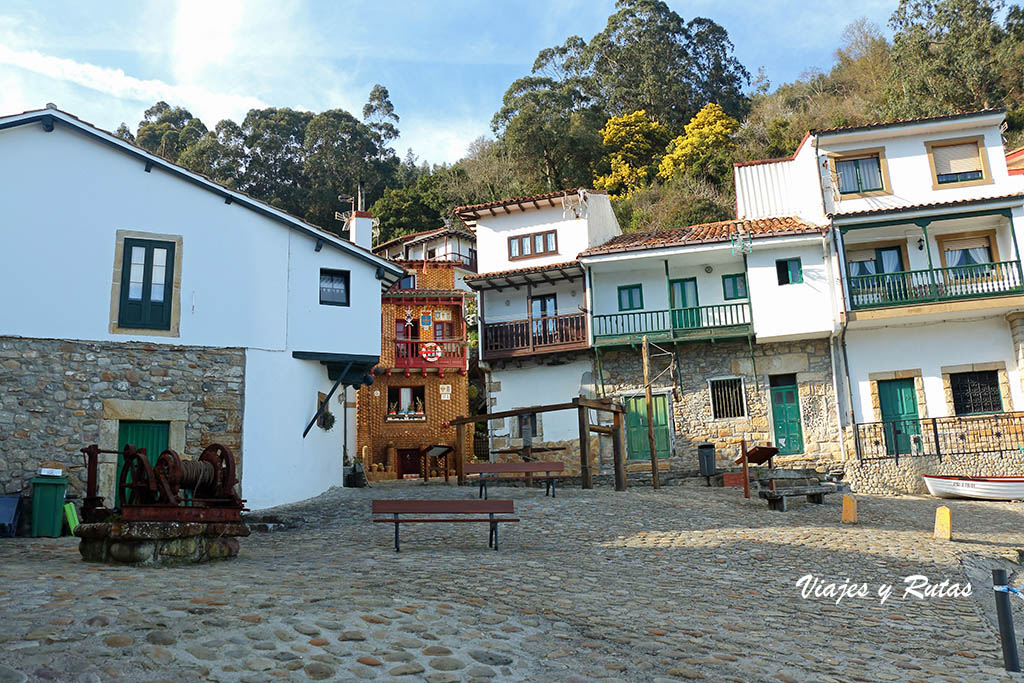 Plaza del Riveru de Tazones