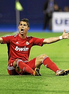 Cristiano Ronaldo in red jersey vs Dinamo Zagreb