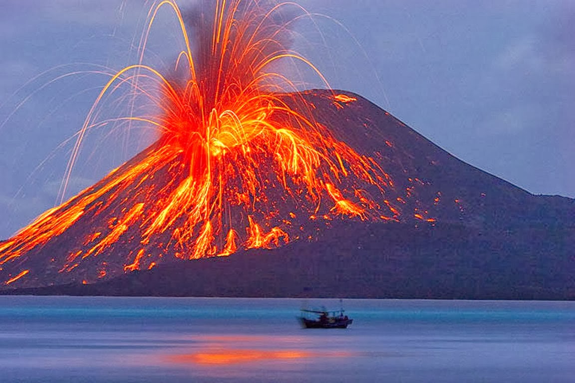 8 Gunung  Api di Indonesia yang Sangat Terkenal Letusannya