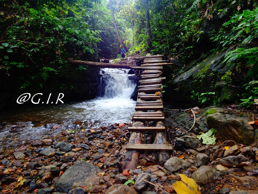 Objek Wisata Alam Air Terjun Lano