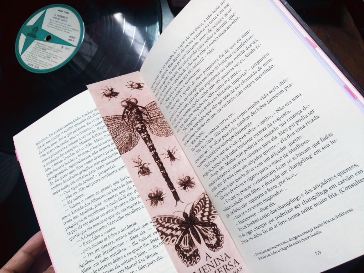 RESENHA DE LIVRO : A MENINA SUBMERSA : MEMÓRIAS - CAITLÍN R. KIERNAN EDITORA DARKSIDE BOOKS