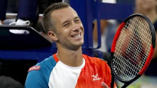 Kohlschreiber sees off Zverev in four sets