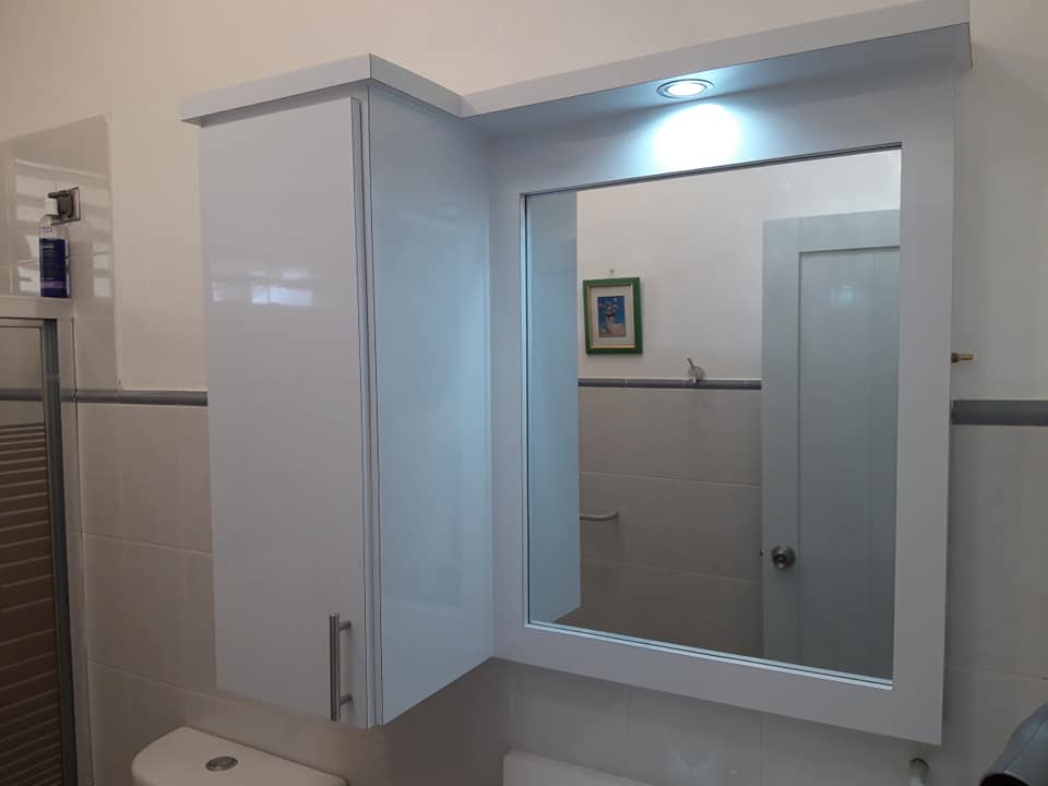 Vanity de baño blanco brillo