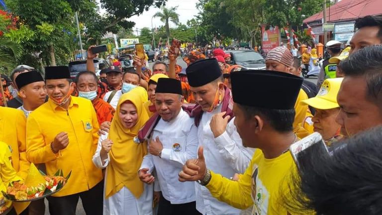 KPU Kabupaten Labuhanbatu Terima Berkas Pasangan Balon ASRI dan Menolak Berkas PAN KPU Kabupaten Labuhanbatu Terima Berkas Pasangan Balon ASRI dan Menolak Berkas PAN