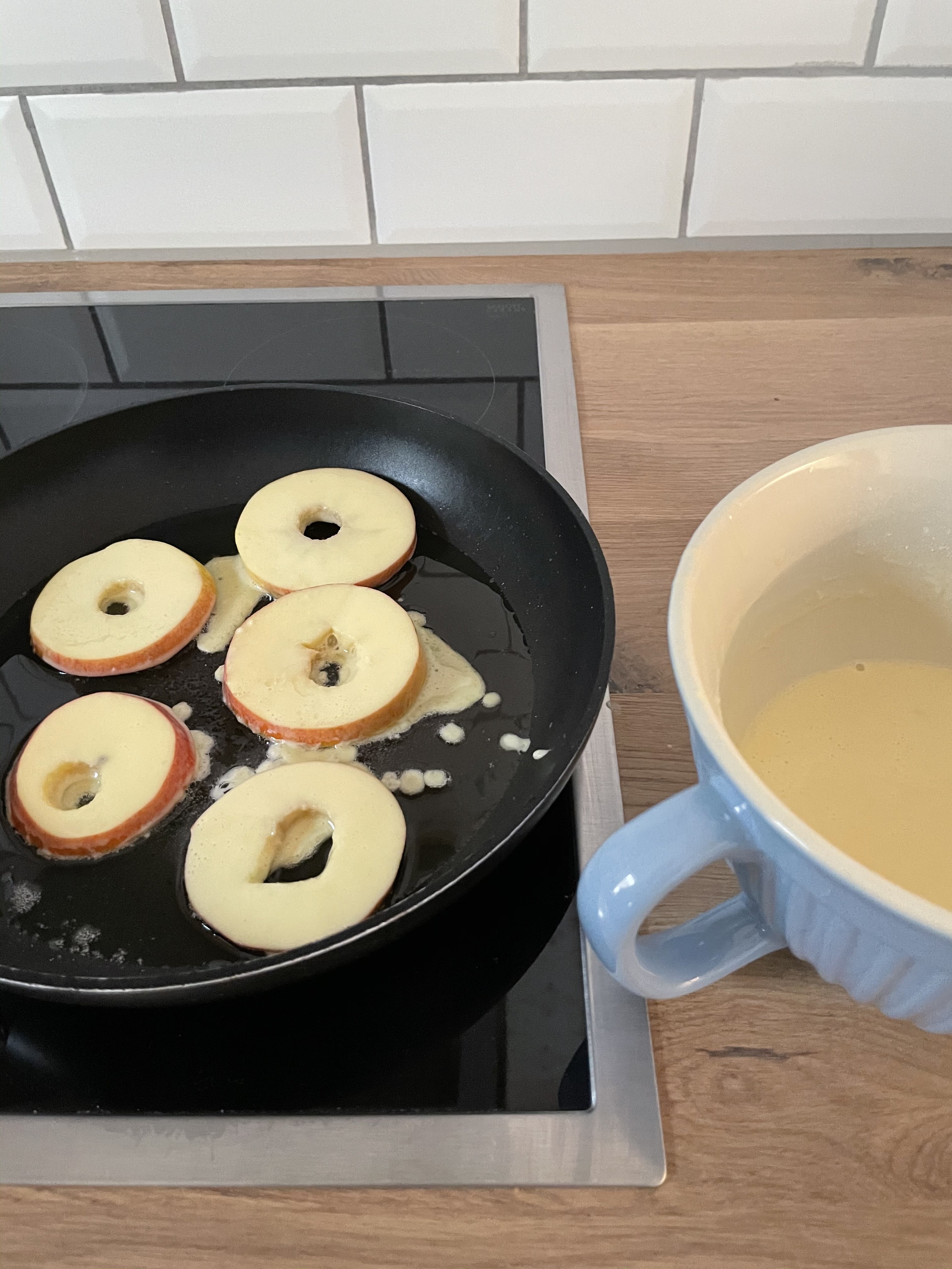 Gebratene Apfelringe selbst machen | ♥ Zuckersüße Äpfel - kreativer ...