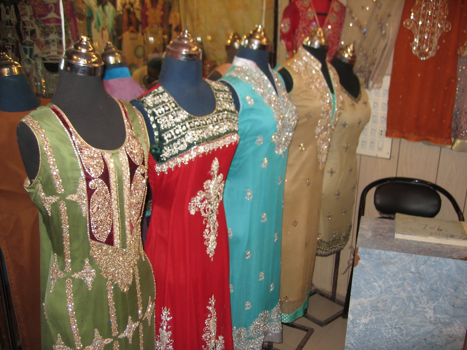 We sell Indian dresses and Pakistani fashion clothes. Designer Pakistani/Indian clothing store ...