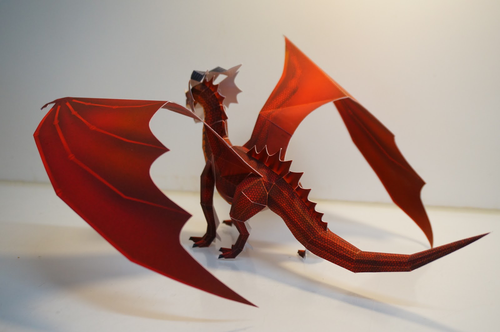 Something Good By Diy 手作りのステキな何か ペーパクラフト レッドドラゴン 製作記録 その５ しっぽと翼で完成