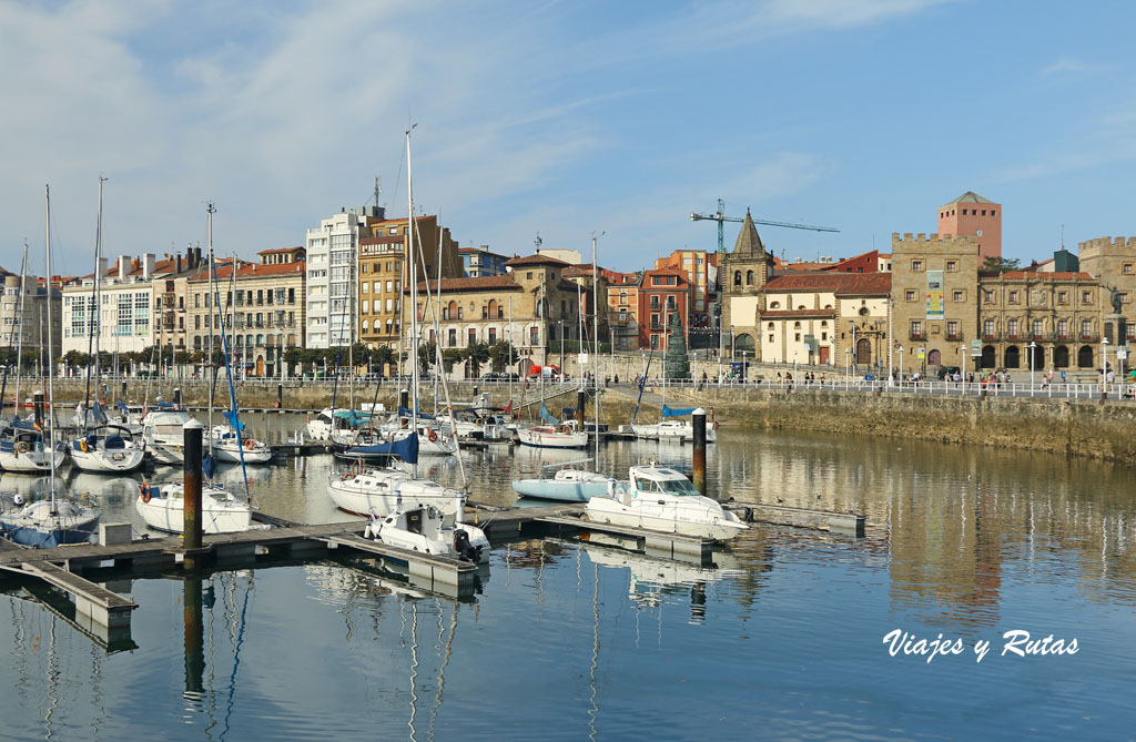 Puerto deportivo de Gijón