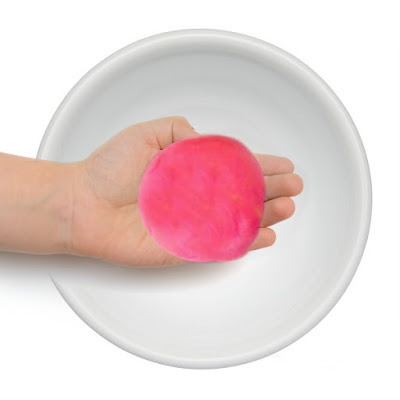 FUN KID PROJECT: TURN CANDY INTO PLAY DOUGH! {This dough has such a fun texture! Good luck putting it down} #playdough #playdoughrecipe #peepsplaydough #eastercraftsforkids