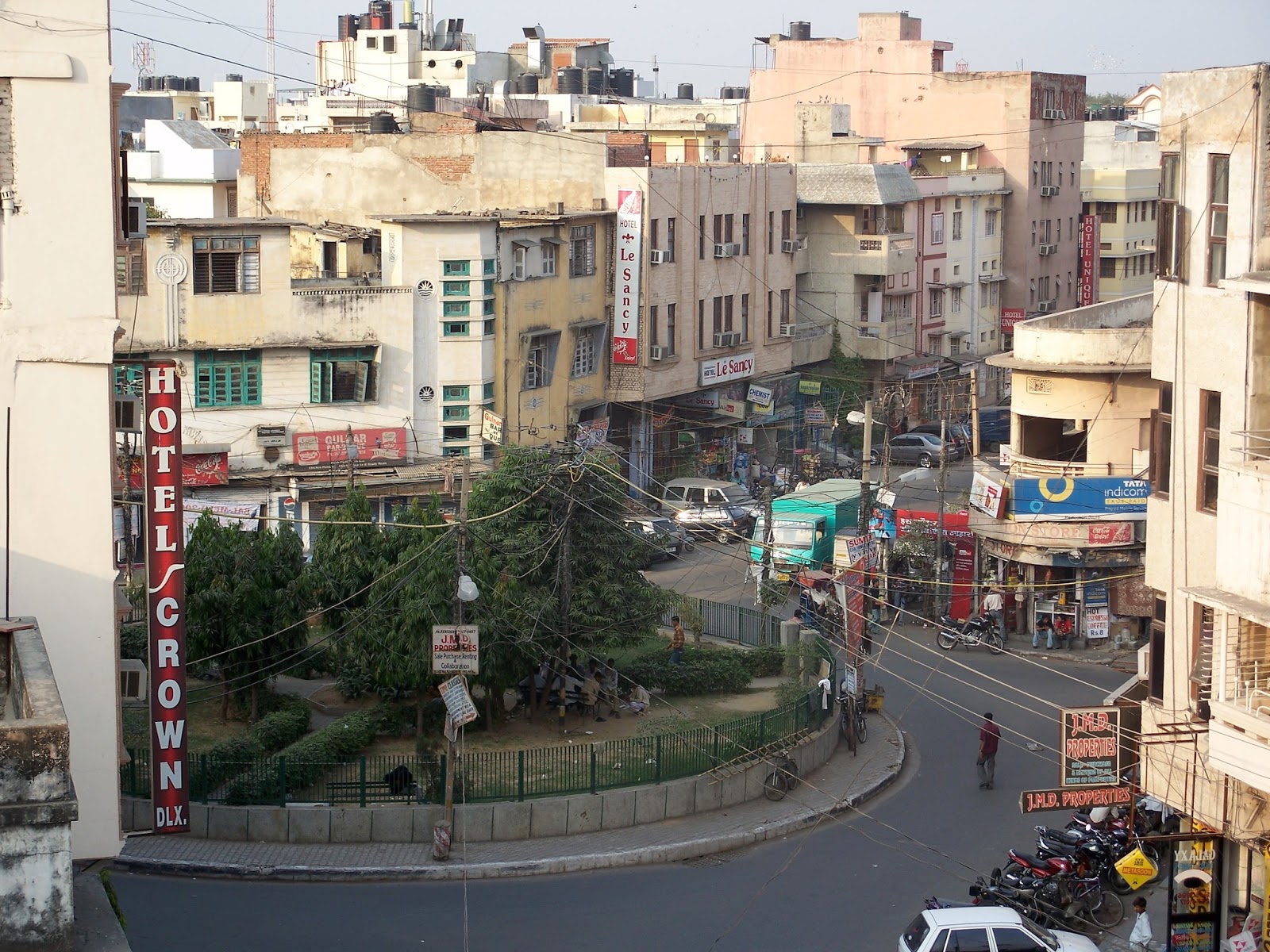 Round trip Karol Bagh Market place in New Delhi