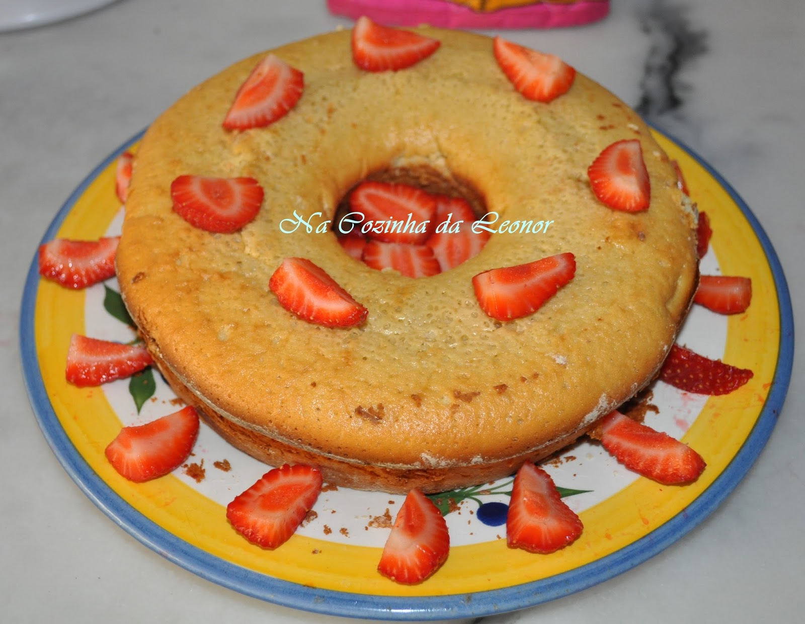 Na cozinha da Leonor: Bolo de iogurte de morango