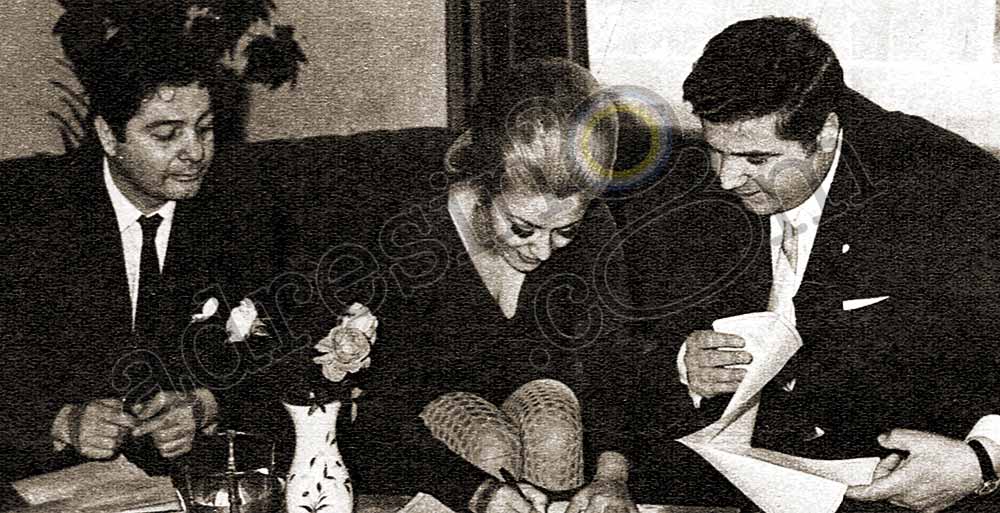 Sema Ozcan In Arabasi