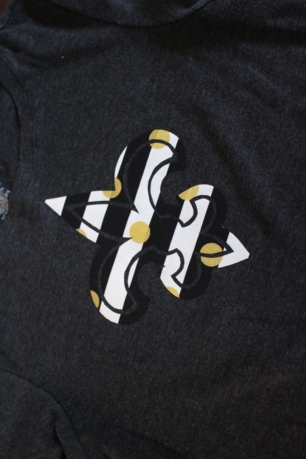 Nadia's DIY Projects: 3 DIY New Orleans Saints T-Shirt Designs