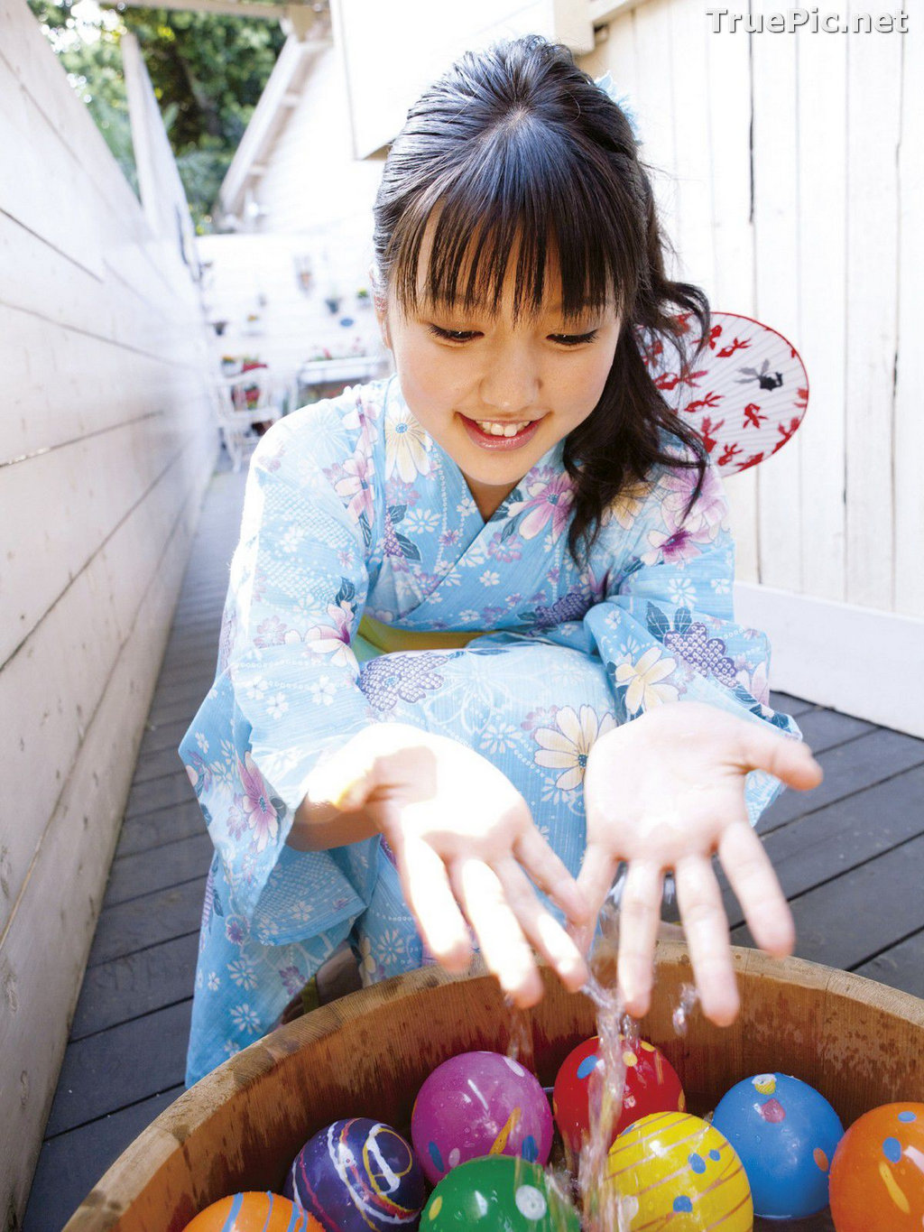 Image Japanese Singer and Actress - Erina Mano - Summer Greeting Photo Set - TruePic.net - Picture-16