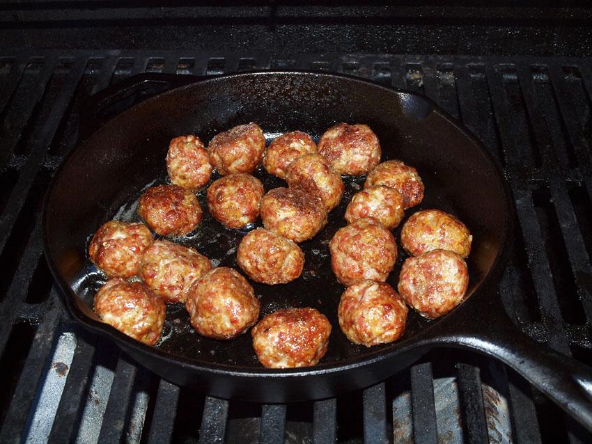 Pellet Smoker Cooking Smoked Italian Meatballs & Marinara over Spaghetti