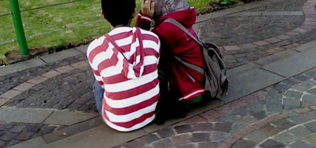 Meski Tak Ngapa-Ngapain, Benarkah Jika Pacaran Bisa Batalkan Puasa?