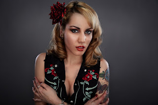 woman-659352_960_720