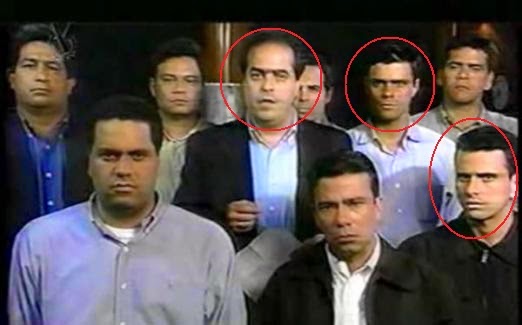 De Izq a Dch: Julio Borges, Leopoldo López y Henrique Capriles durante la lectura de un manifiesto de apoyo al Golpe de Estado contra Hugo Chávez en 2002. (Foto: http://undebateenmicabeza.blogspot.com.es)
