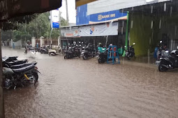 Air Hujan Meluap, Menggenangi Badan Jalan Di Wilayah Besuki